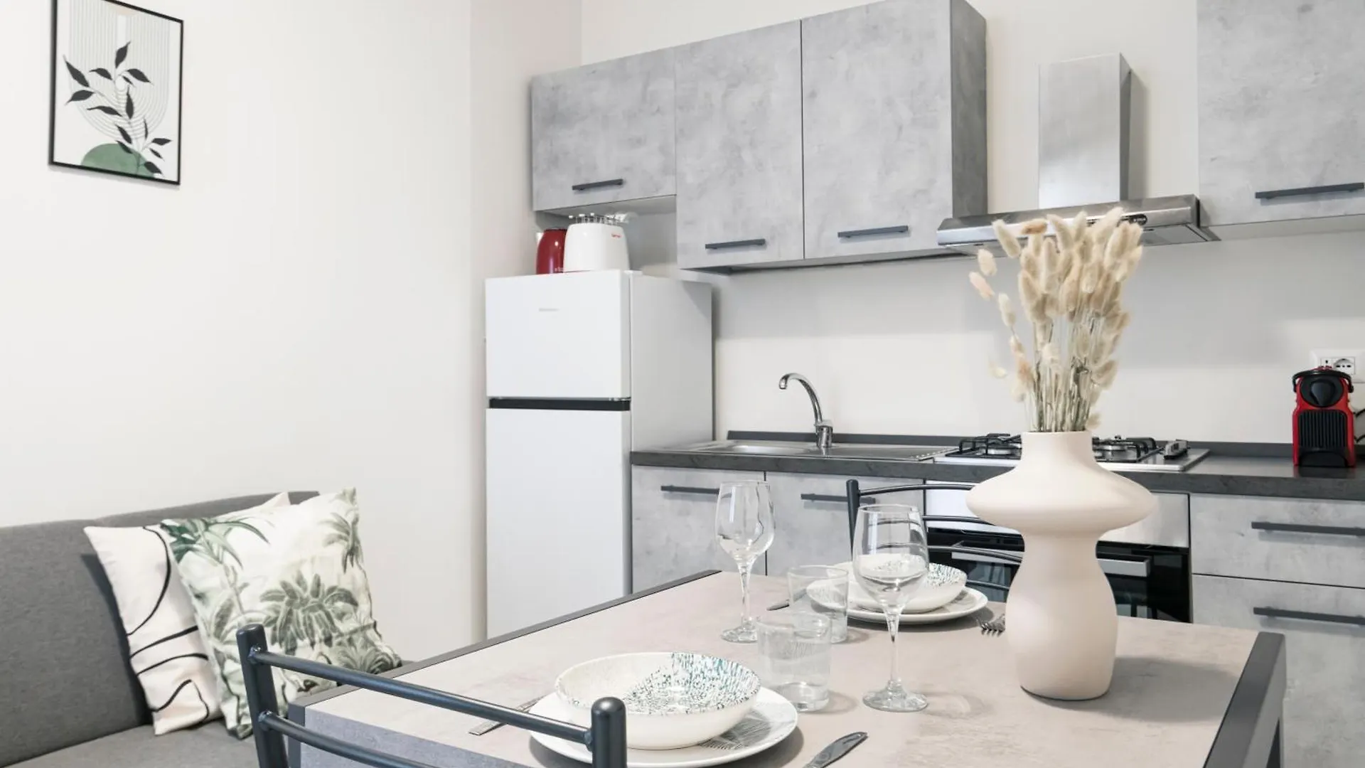 Apartment Easylife - Appartamento Elegante Moderno E Accogliente - La Tua Oasi In Citta Milan
