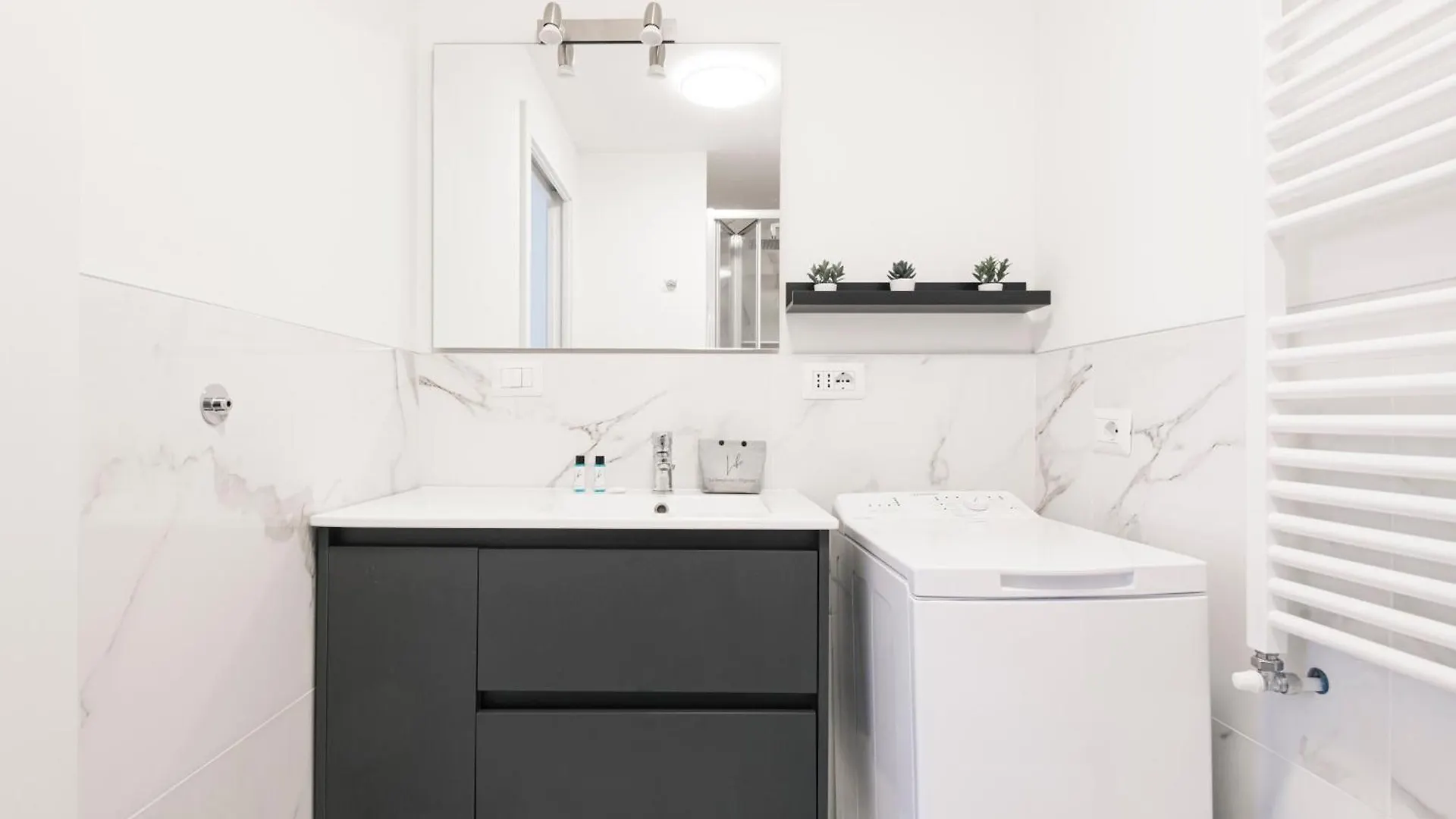 Apartment Easylife - Appartamento Elegante Moderno E Accogliente - La Tua Oasi In Citta Milan